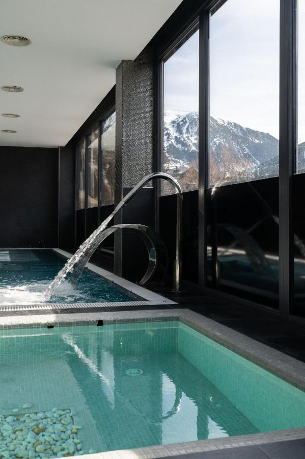 The Mirror & Luxury * El Tarter