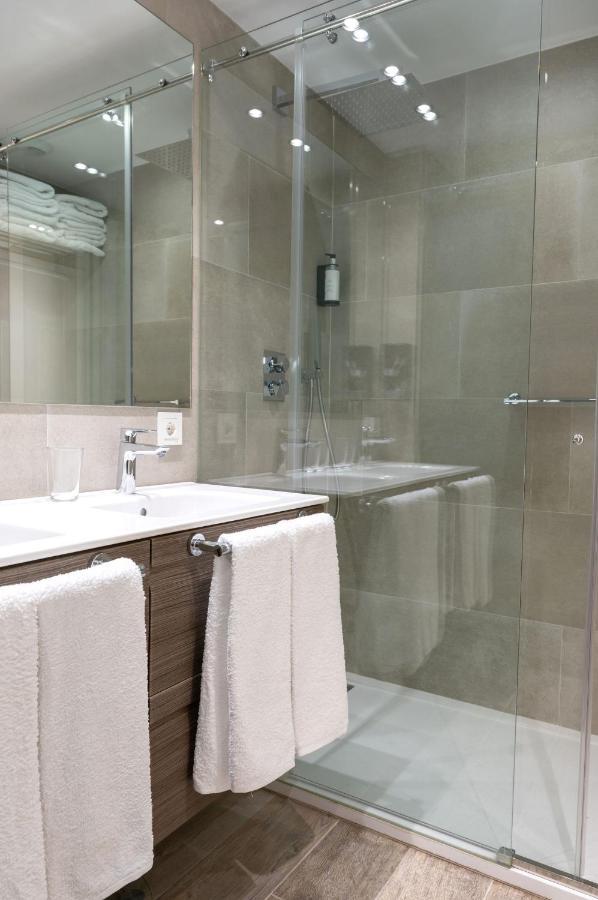 The Mirror & Luxury *