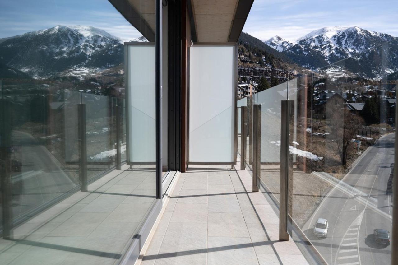 The Mirror & Luxury * El Tarter