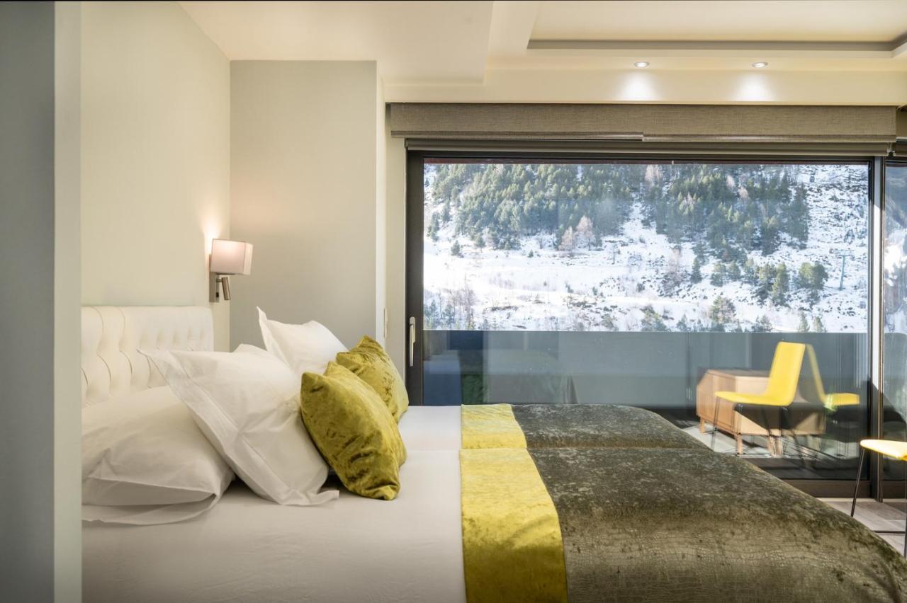 The Mirror & Luxury * El Tarter